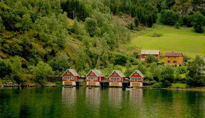 Houses on a lake, Houses on the Fjord, lakeside homes, house, fjord, Norway, Norge, Visit Norway, Norway in a Nutshell, travel, nature, lake, greenery, landscape, Scandinavia, view, lake view, room with a view, Nordic, travel