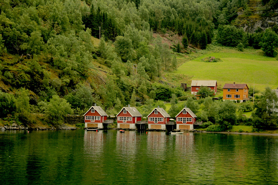 Houses on a lake, Houses on the Fjord, lakeside homes, house, fjord, Norway, Norge, Visit Norway, Norway in a Nutshell, travel, nature, lake, greenery, landscape, Scandinavia, view, lake view, room with a view, Nordic, travel